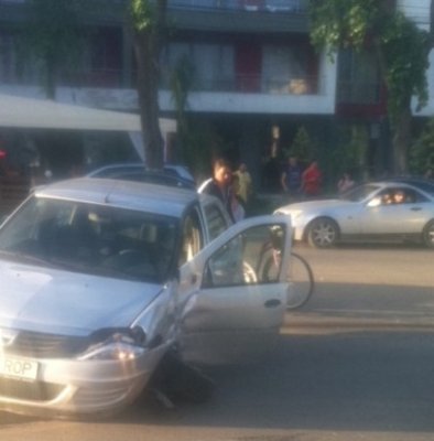 ACCIDENT cu 4 maşini, la intrare în Satul de Vacanţă!